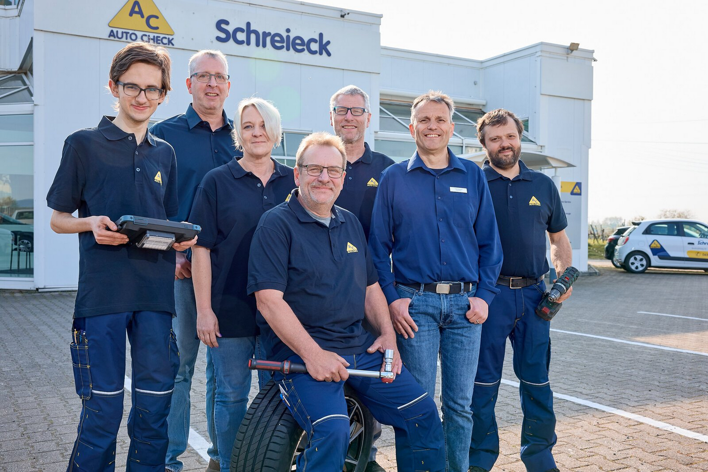 Gesucht Automobil-Serviceberater/in (M/W/D) für Autohaus Schreieck in Kirrweiler GenKI-Bild: gesucht Automobil-Serviceberater/in